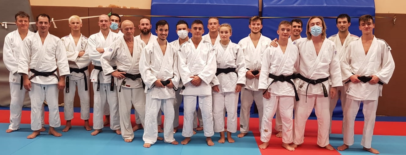 Photo d'ensemble du CSVJ, club de judo de Vienne 38, isère